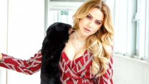 Hadise, yeni pozlarıyla hayranlarını mest etti