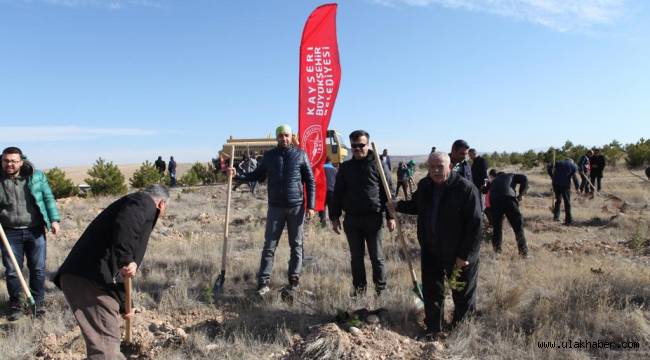 Kayseri'den Hatay'a 700 fidan