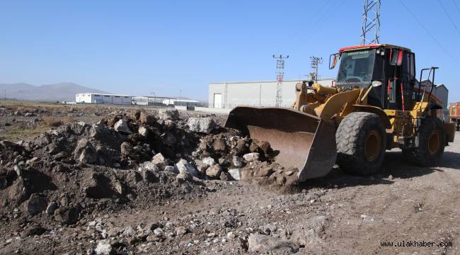 Hacılar'da yol çalışmaları sürüyor