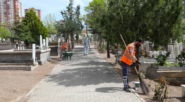 Talas'ta mezarlıklara özel çalışma