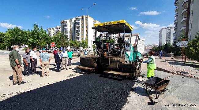 Büyükşehir, Beyazşehir Mahallesi'nde yol yenileme çalışması yapıyor