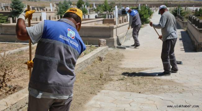 Melikgazi'de mezarlıklar bayrama hazır