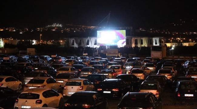 Melikgazi'nin arabalı sineması büyük ilgi gördü