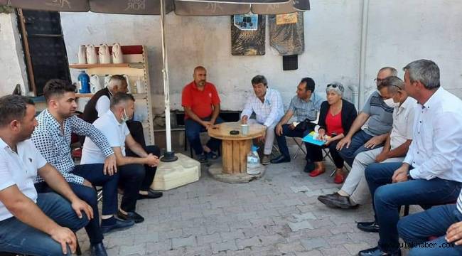 İyi Parti Kayseri teşkilatı mahalleleri gezmeye devam ediyor