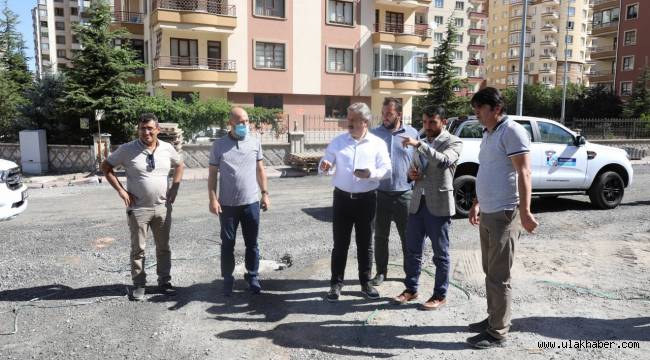 Melikgazi'de yol yenileme çalışmaları sürüyor