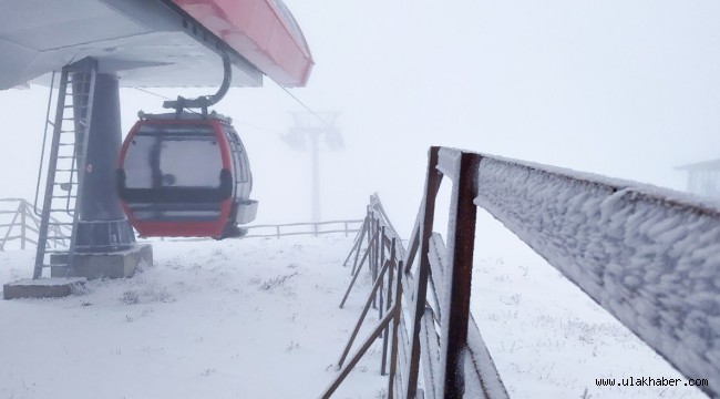 Erciyes, sonbaharın ilk ayında beyaza büründü