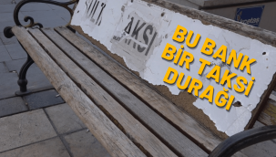 Durakları olmadığı için bankı taksi durağı yaptılar