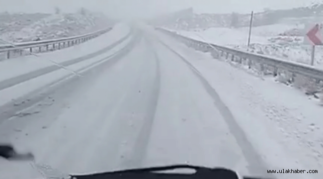 Yağmur yağışı, Kayseri'nin yüksek kesimlerinde kara dönüştü