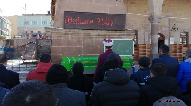 Kendini asarak intihar eden Abdülkadir Y., toprağa verildi