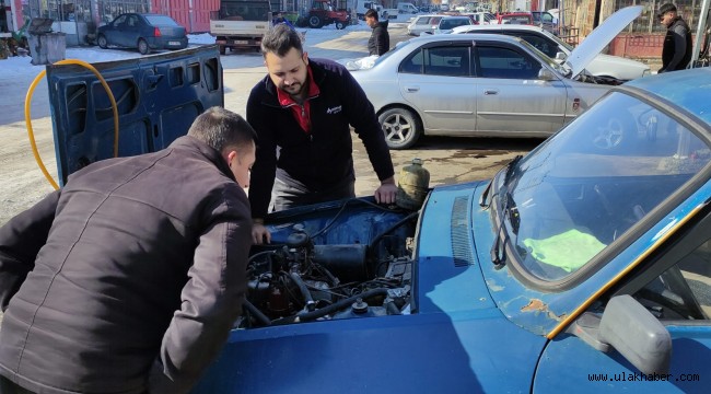 Oto sanayi sitesi kazalı ve çalışmayan araçlarla doldu