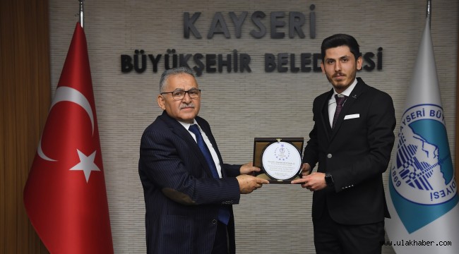 Genç sanayicilerden Başkan Büyükkılıç'a teşekkür plaketi