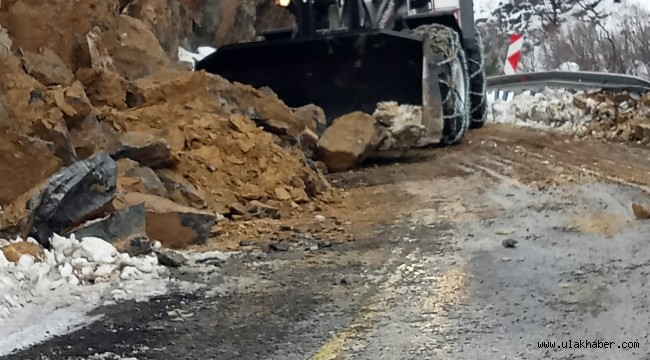 Kapuzbaşı'nda heyelan oldu, Büyükşehir müdahale etti