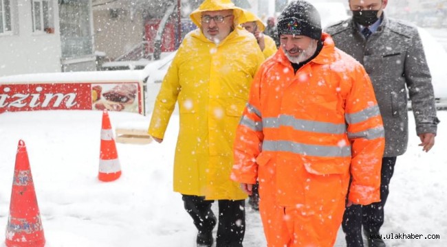 Başkan Çolakbayrakdar, kar temizleme çalışmalarını inceledi