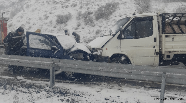 Kayseri-Felahiye yolunda trafik kazası: 3 yaralı