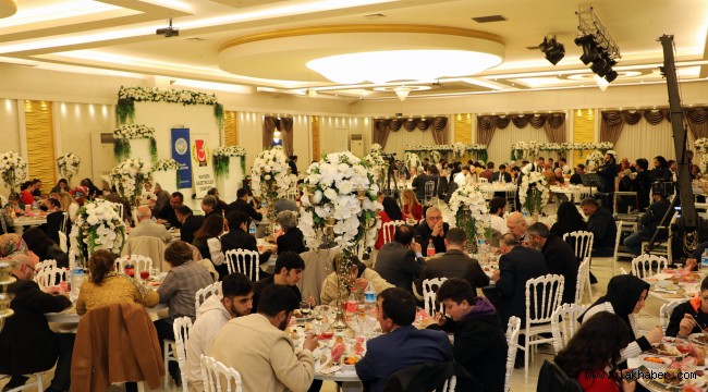 Gazeteciler iftar yemeğinde bir araya geldi