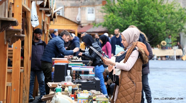 Antika Pazarı tutkuya dönüştü