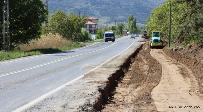 Yahyalı ilçe girişinde yol genişletme çalışmaları başladı