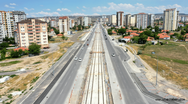 Büyükşehir'in Talas yeni raylı sistem hattı üzerinde yol ve çevre düzenleme çalışmaları sürüyor