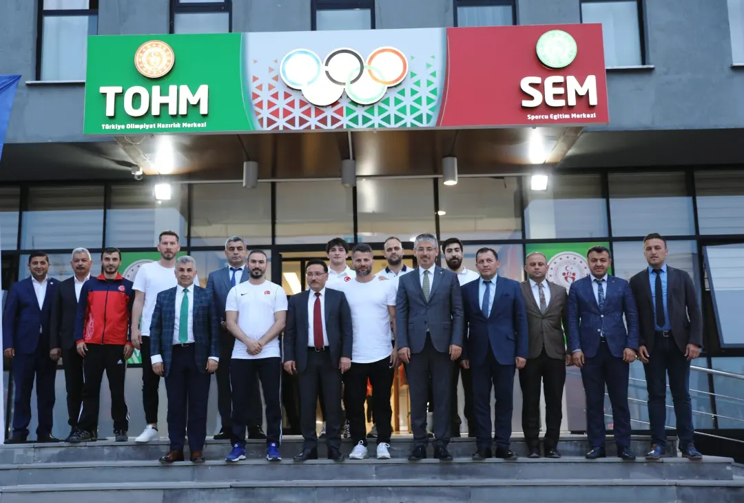 Vali Gökmen Çiçek milli sporcularla buluştu