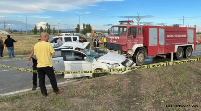 Yozgat'ta itfaiye aracı ve otomobil çarpıştı