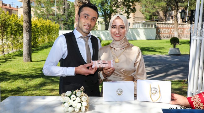 Başkan Yalçın'dan anlamlı nikah hatırası