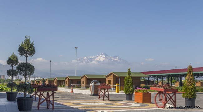 Büyükşehir'in "Doğal Ürünler Bahçesi Pazarı" açıldı