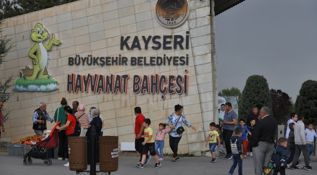 Kayseri'de Hayvanat Bahçesi, bayramda ziyaretçi akınına uğradı