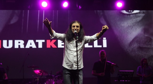 Murat Kekilli Cumhuriyet Meydanı'nda sahne aldı