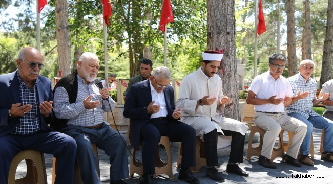 Şehit Taha Uluçay, kabri başında Kur'an okunarak anıldı