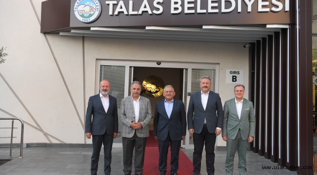 Başkan Büyükkılıç'tan ilçe belediye başkanları ile Talas'ta "istişare" zirvesi