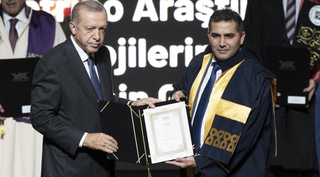 Cumhurbaşkanı Erdoğan'dan ERÜ'ye ödül