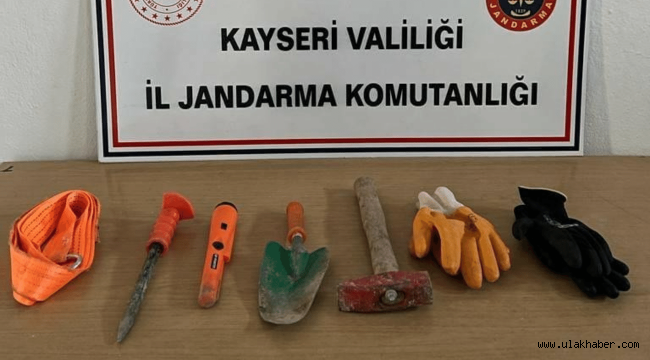 Kaçak kazı yapan 2 kişi suçüstü yakalandı