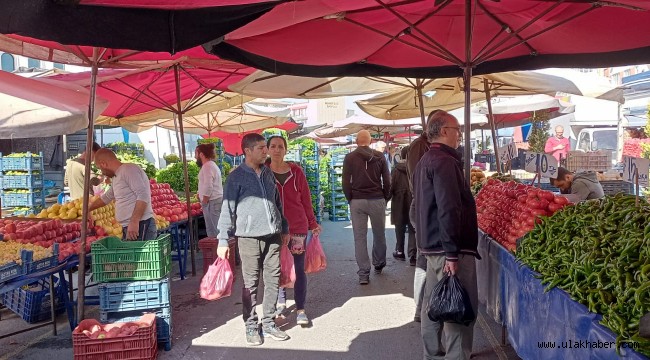 Semt pazarında bu haftanın sebze ve meyve fiyatları