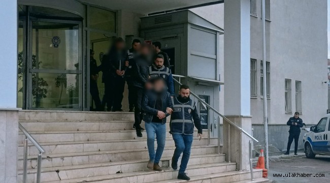 Hakkında hüküm bulunan 5 kişi cezaevine gönderildi