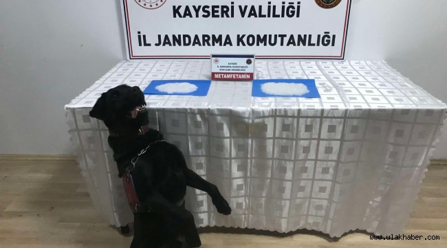 Kayseri'den Sivas'a uyuşturucu götürmeye çalışan şüpheli gözaltına alındı