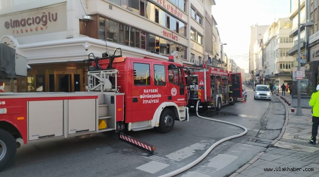 Lokanta mutfağında yangın çıktı