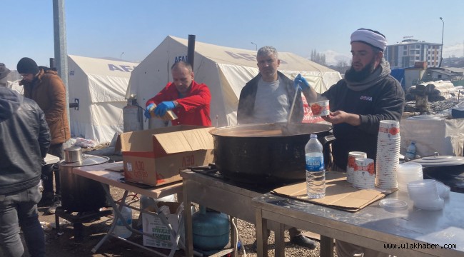 Elbistan'daki çadır kentte yaralar sarılıyor