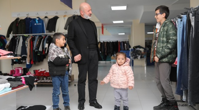 Kocasinan'ın sosyal marketi, depremzedelere özel hizmet veriyor