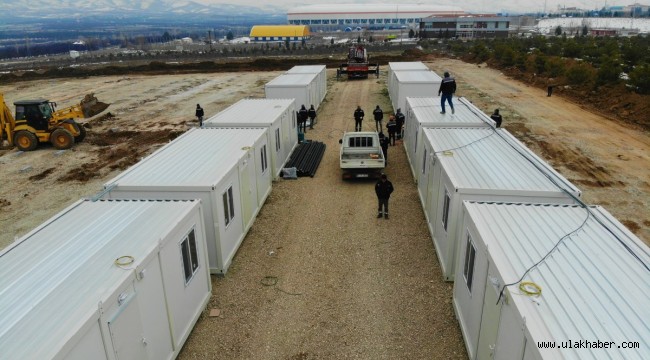 Malatya'da konteyner kentlerin kurulumuna devam ediliyor