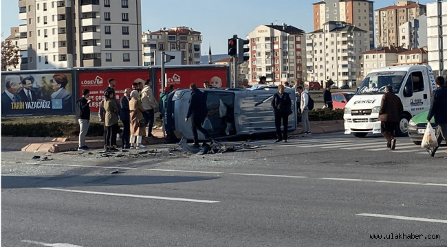 Kayseri'de meydana gelen kazada araç yan yattı!